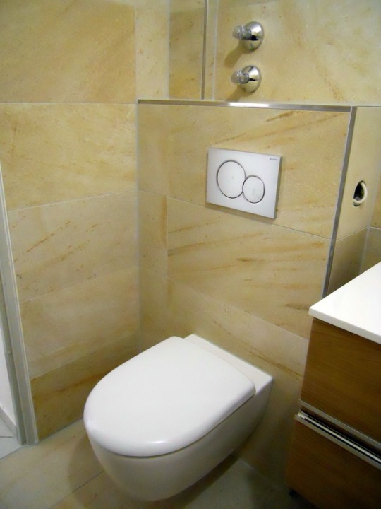 Wandhängendes WC mit Vorwandinstallation