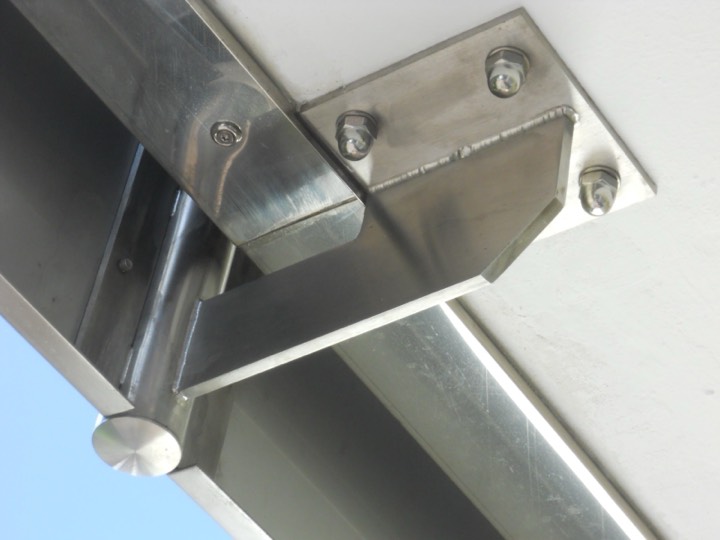 Spezialwinkel aus Edelstahl im Detail