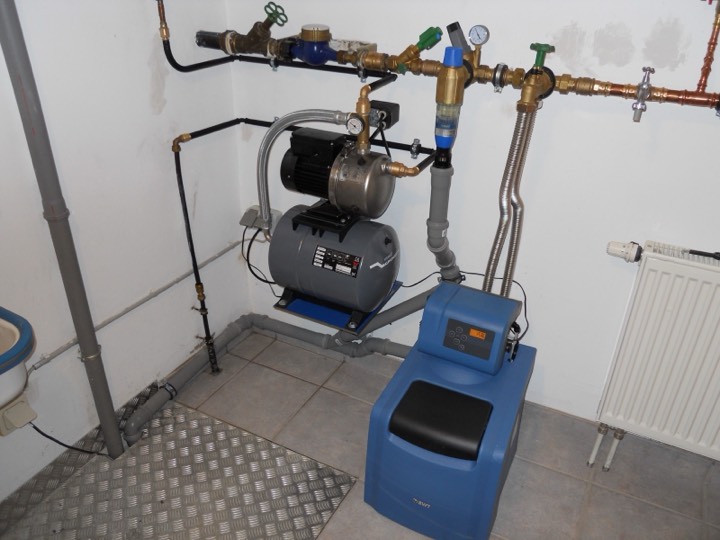 Enthärtungsanlage mit Druckerhöhung